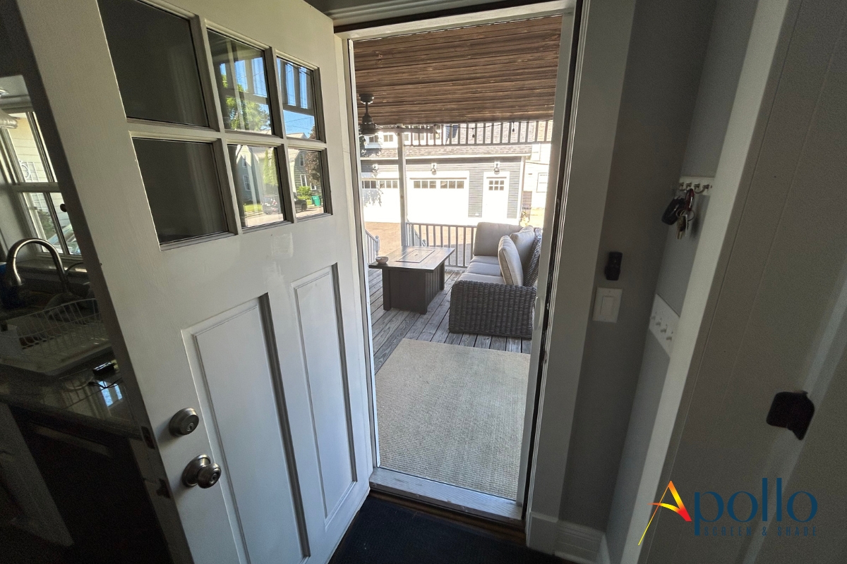 Retractable Screen Door - Cedarburg WI.jpg